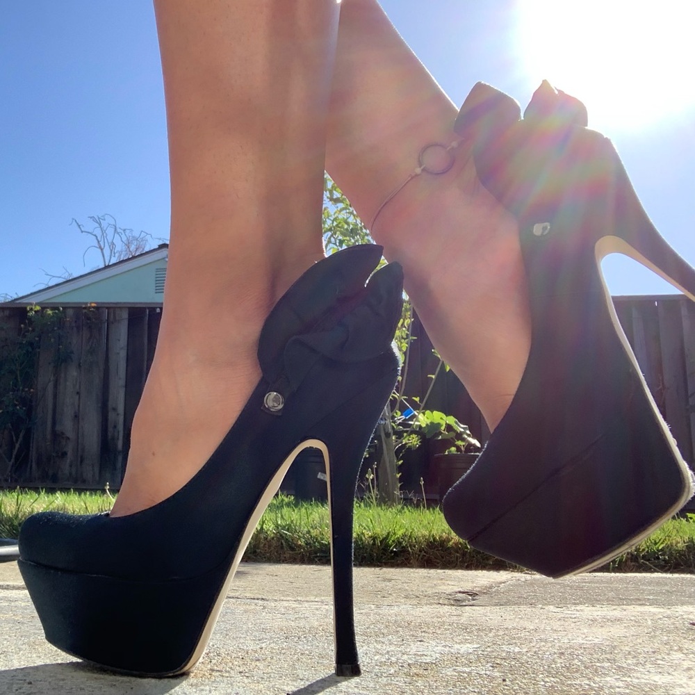 BEBE | Ruffled Black Naomi Platforms Size 7
